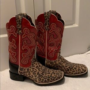 Sexy Ladies Ariat Shiloh Boots - Leopard print
